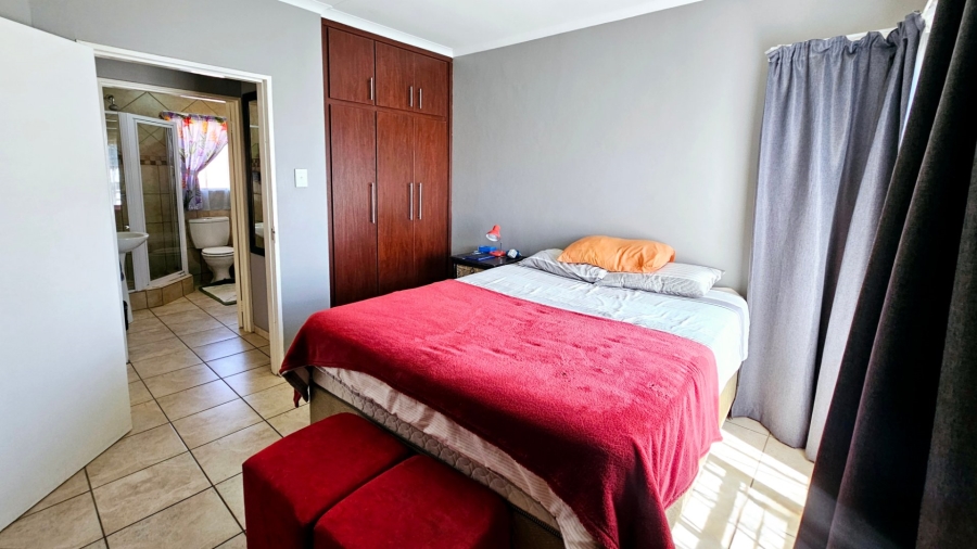 2 Bedroom Property for Sale in Hillside Free State